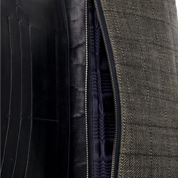 CHANEL Gray Crossbody Bag - Picture 5 of 5